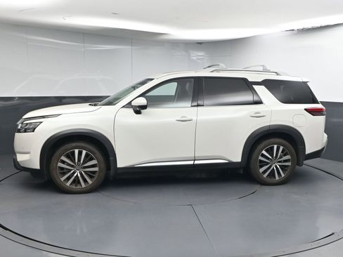 Used 2024 Nissan Pathfinder Platinum w/ Cargo Package AWD/4WD image 4