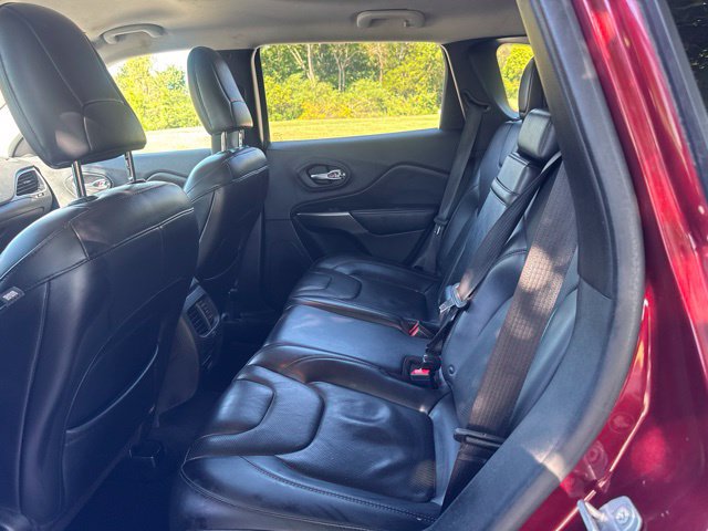 Used 2019 Jeep Cherokee Limited AWD/4WD image 13