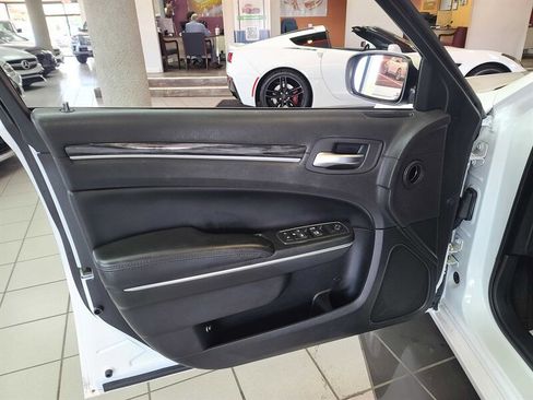 Used 2015 Chrysler 300 Limited image 8