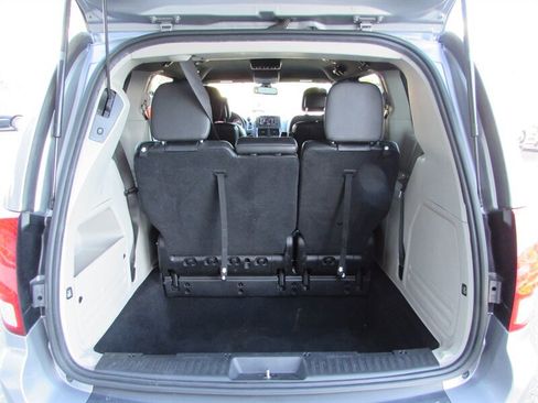 Used 2019 Dodge Grand Caravan SXT image 18