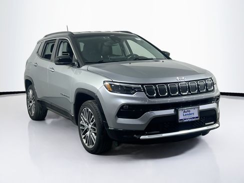 Used 2022 Jeep Compass Limited w/ Elite Group AWD/4WD image 3
