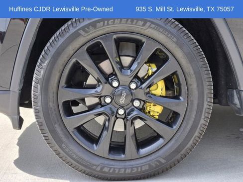 Used 2017 Jeep Grand Cherokee Limited image 12