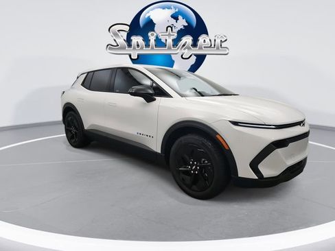 New 2026 Chevrolet Equinox EV LT image 2