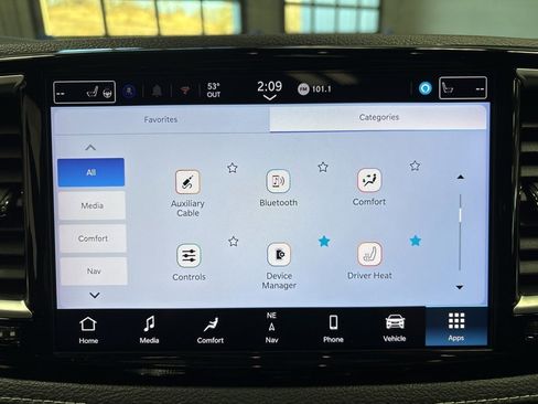 Used 2025 Chrysler Pacifica Limited image 21