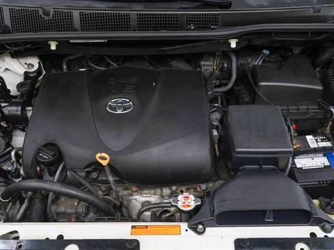 Used 2017 Toyota Sienna XLE w/ XLE Navigation Package AWD/4WD image 31