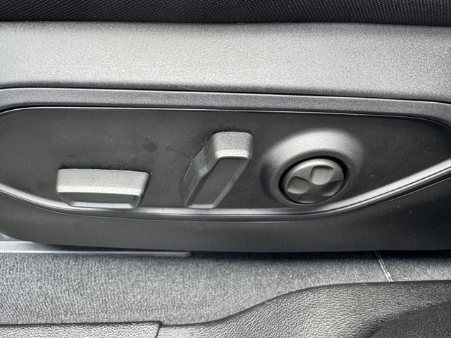 New 2025 Jeep Grand Cherokee Laredo X w/ Luxury Tech Group I AWD/4WD image 37
