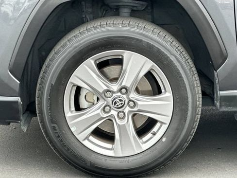 Used 2022 Toyota RAV4 XLE w/ Convenience Package FWD image 31