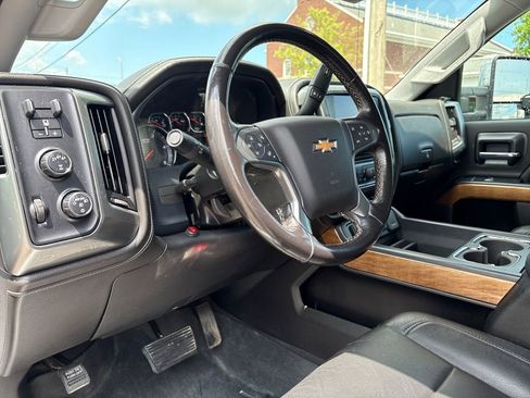 Used 2019 Chevrolet Silverado 3500 4x4 Crew Cab LTZ DRW w/ Duramax Plus Package image 18