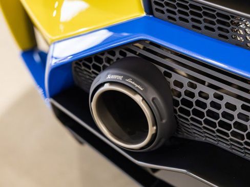 Used 2022 Lamborghini Huracan STO image 36