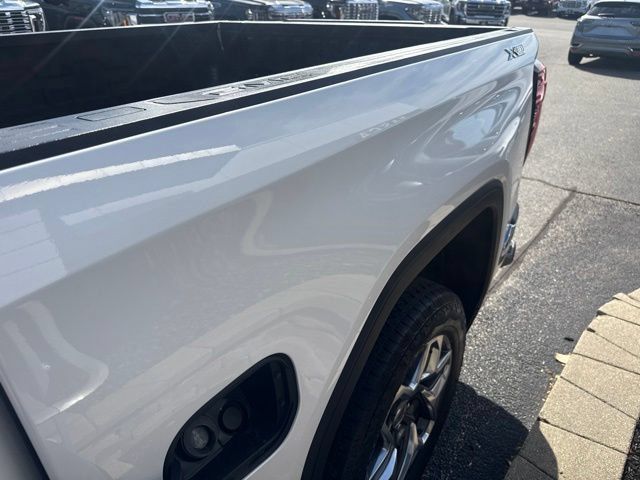 Used 2023 GMC Sierra 1500 SLT w/ SLT Premium Plus Package AWD/4WD image 25