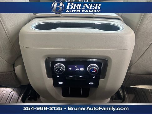 Used 2021 GMC Yukon Denali w/ Denali Premium Package image 19