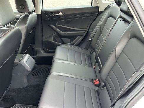 Used 2023 Volkswagen Jetta SE w/ Panoramic Sunroof Package image 12