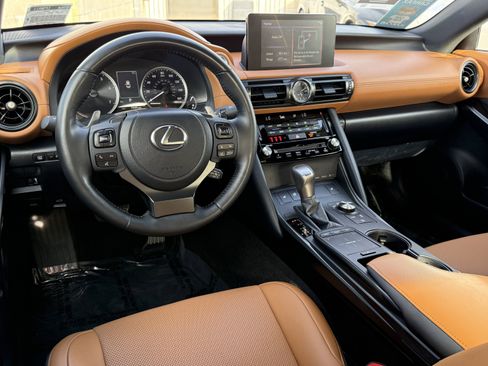 Certified 2025 Lexus IS 350 F Sport image 27