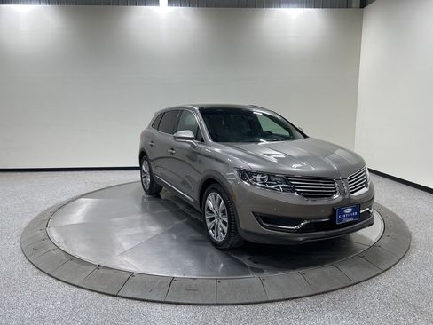 Used 2017 Lincoln MKX Reserve w/ Driver Assistance Package image 4