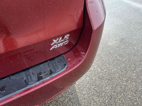 Used 2018 Toyota Sienna XLE image 6