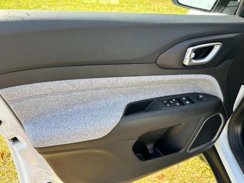 New 2025 Jeep Compass Latitude image 32