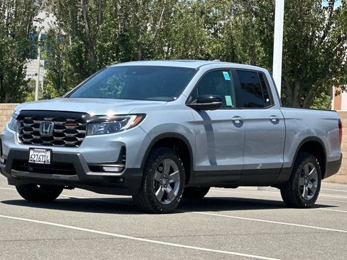 Certified 2025 Honda Ridgeline TrailSport image 8