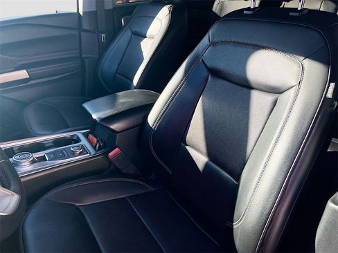 Used 2022 Ford Explorer Limited w/ Equipment Group 301A image 22