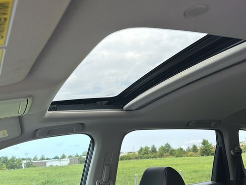 Used 2024 Honda CR-V EX-L image 11