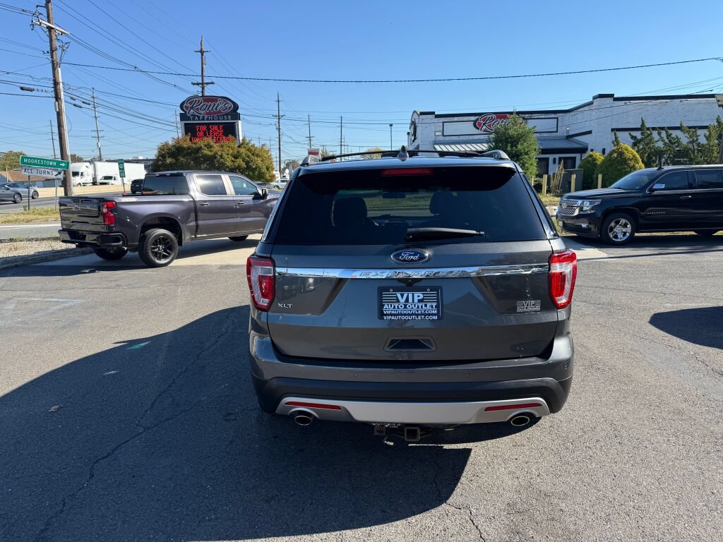 Used 2017 Ford Explorer XLT FWD image 5