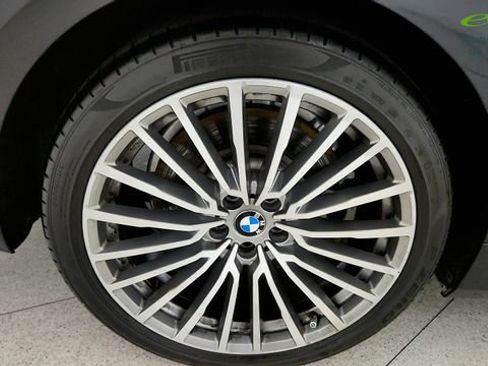 Used 2021 BMW 750i xDrive w/ Executive Package AWD/4WD image 76
