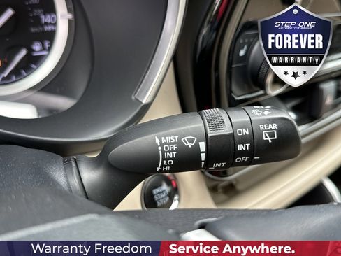Used 2022 Toyota Highlander XLE FWD image 23