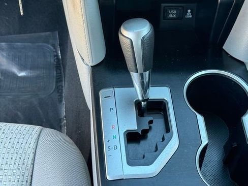 Used 2013 Toyota Camry LE FWD image 19