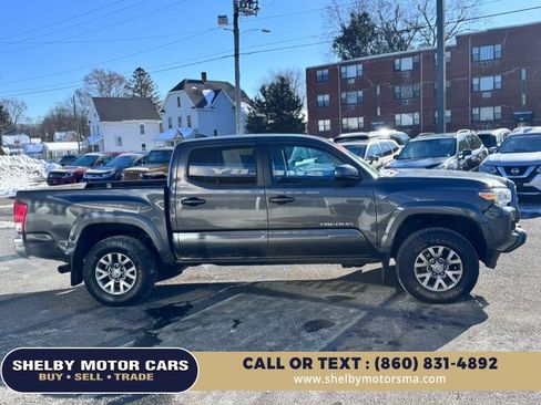 Used 2017 Toyota Tacoma SR5 w/ Tow Package image 4