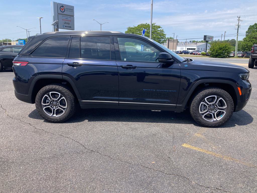 New 2024 Jeep Grand Cherokee Trailhawk w/ Luxury Tech Group III AWD/4WD image 7