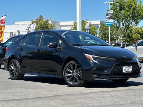 Used 2023 Toyota Corolla SE w/ SE Premium Package FWD image 2