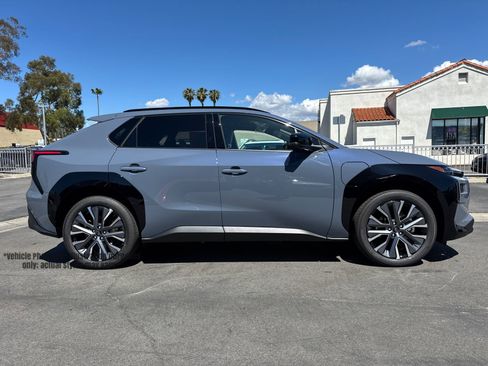 New 2026 Subaru Solterra AWD/4WD image 5