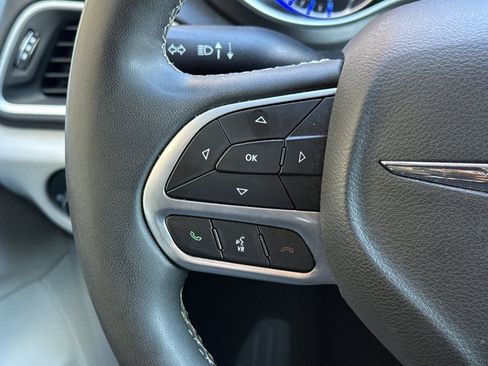 Used 2024 Chrysler Pacifica Touring-L FWD image 35