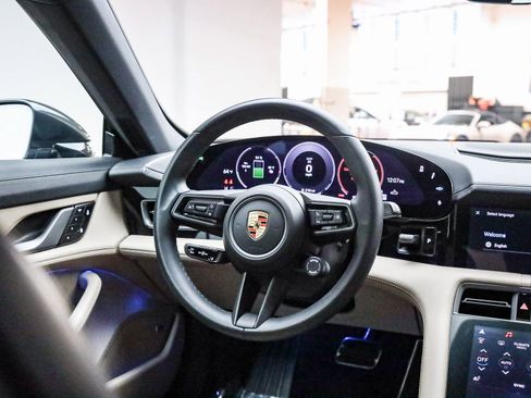 Used 2025 Porsche Taycan image 17