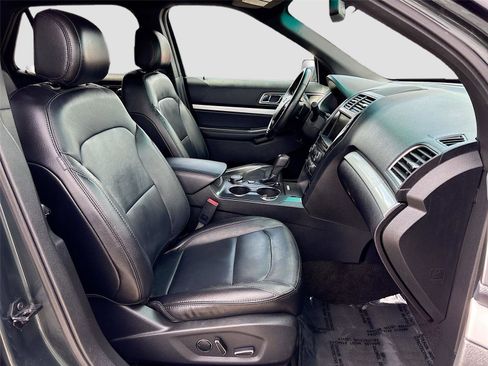 Used 2016 Ford Explorer XLT w/ Equipment Group 202A image 29