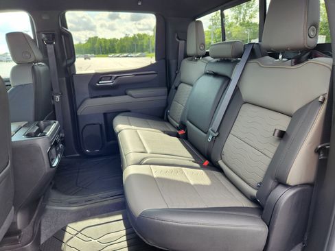 Used 2022 Chevrolet Silverado 1500 ZR2 w/ Technology Package image 11