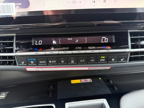 New 2026 Toyota Sienna Platinum AWD/4WD image 28