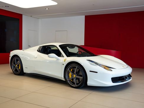 Certified 2015 Ferrari 458 Spider RWD image 27