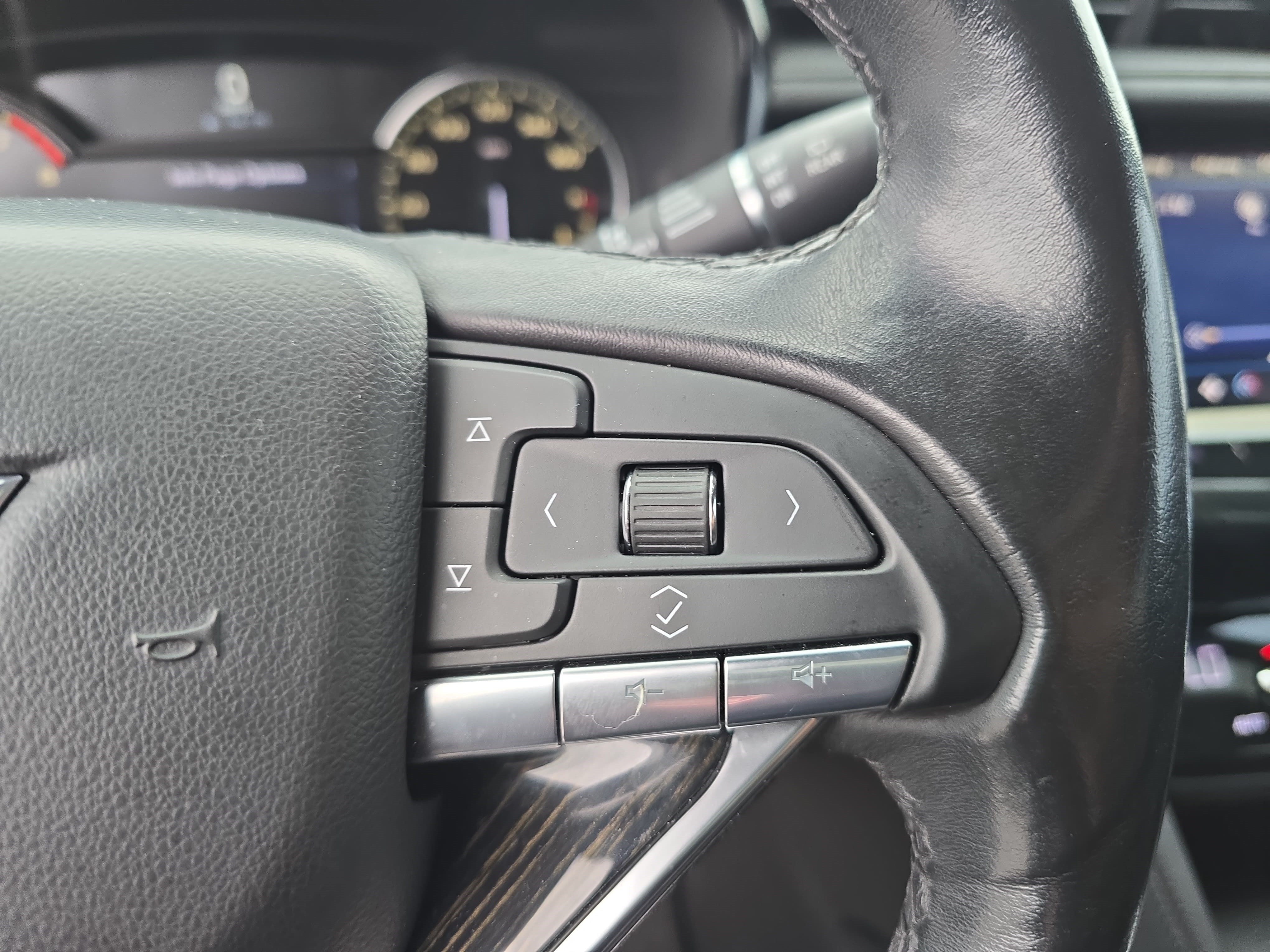 Used 2020 Cadillac XT6 Premium Luxury FWD image 18