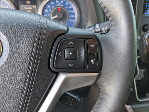 Used 2017 Toyota Sienna Limited image 38