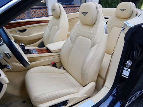 Used 2020 Bentley Continental GT image 18
