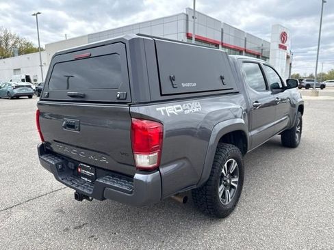 Used 2017 Toyota Tacoma TRD Sport w/ Tow Package (A/T) AWD/4WD image 13