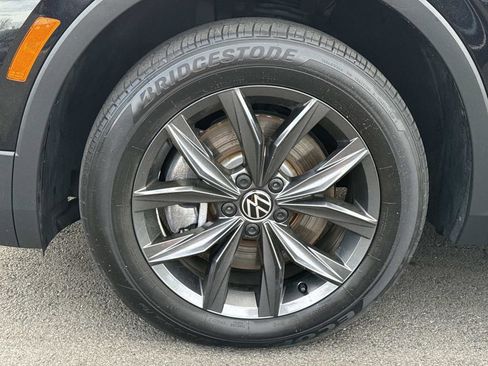 Used 2023 Volkswagen Tiguan SE w/ Panoramic Sunroof Package FWD image 8