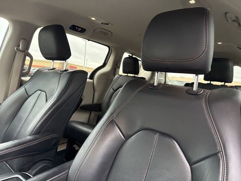 Certified 2020 Chrysler Pacifica Touring-L Plus image 5