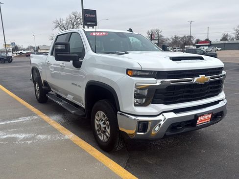Used 2025 Chevrolet Silverado 2500 LT w/ Convenience Package image 8