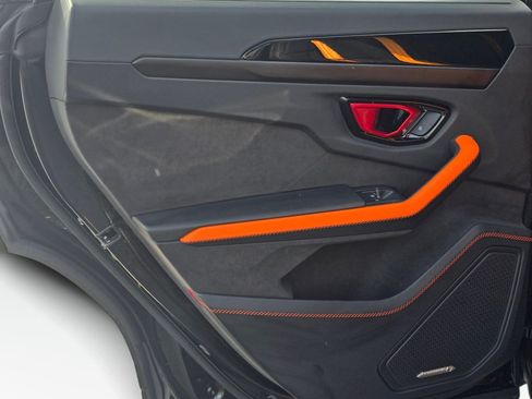 Used 2025 Lamborghini Urus SE AWD/4WD image 21