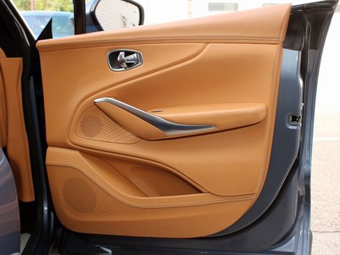 Used 2021 Aston Martin DBX image 21