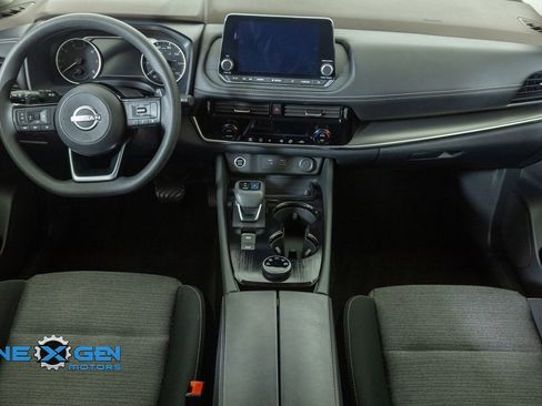 Used 2022 Nissan Rogue SV AWD/4WD image 29