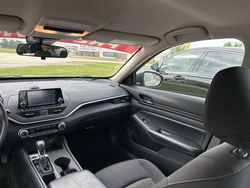 Used 2024 Nissan Altima 2.5 S FWD image 33