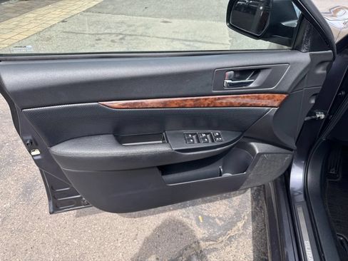 Used 2013 Subaru Legacy 2.5i Limited AWD/4WD image 10