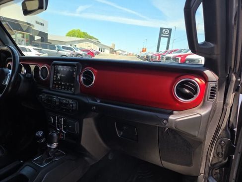 Used 2021 Jeep Gladiator Rubicon AWD/4WD image 14